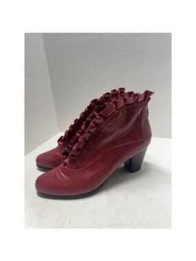 Everybody by BZ Moda Red Leather Ruffle Trim Ankle Boots Size 37 6.5